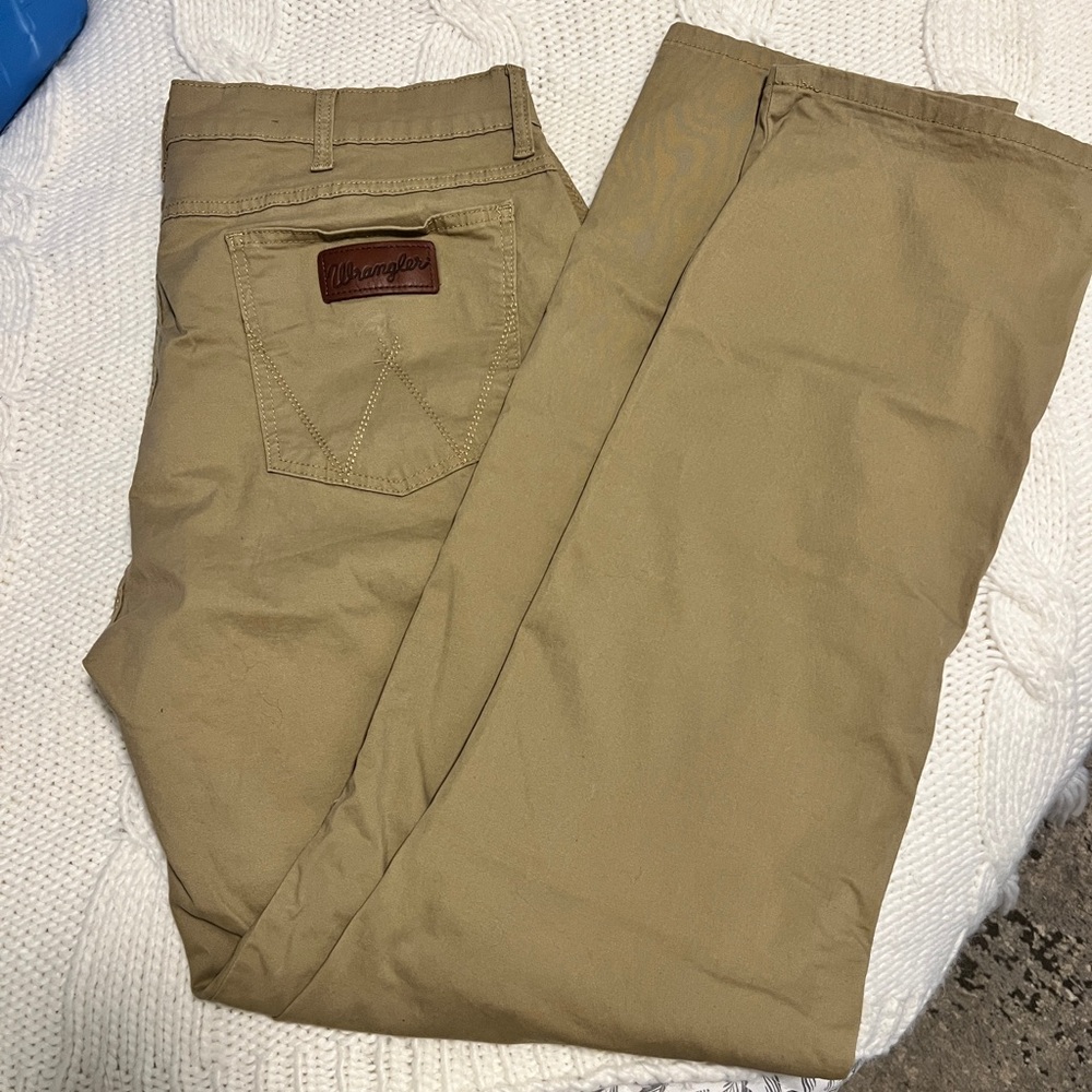 Wrangler Retro Slim Fit Khakis